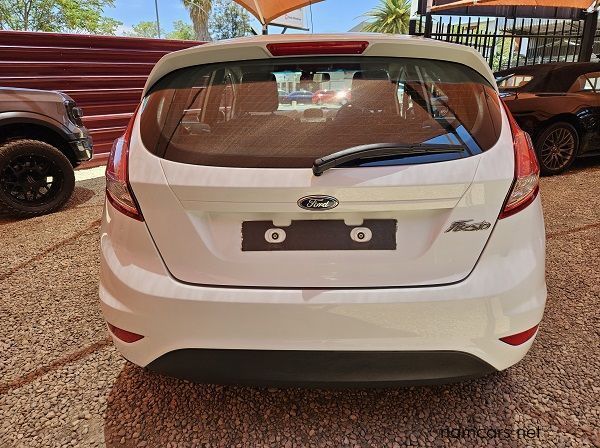 2017 Ford Fiesta Ambiente pictures